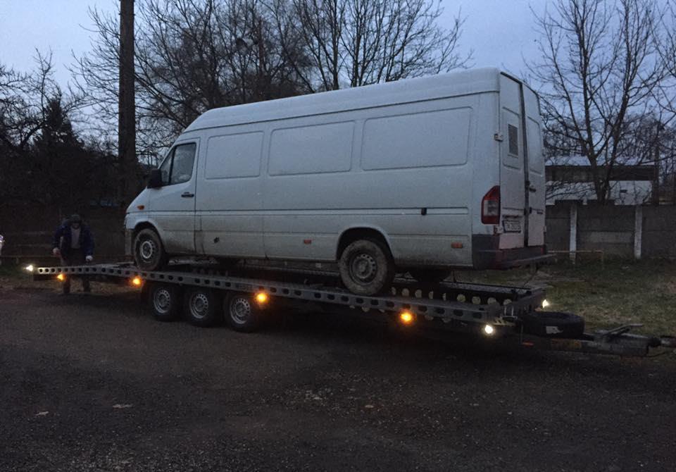 Inchiriez platforma auto transport doua autoturisme 250ron/zi/lungimi 8 +vinieta ungaria gratis