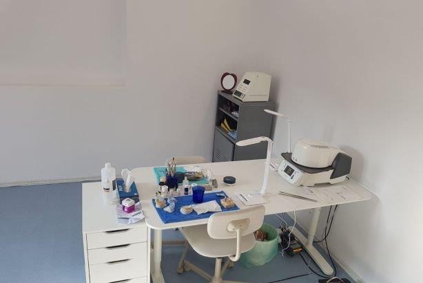Inchiriez post de lucru Tehnician Dentar