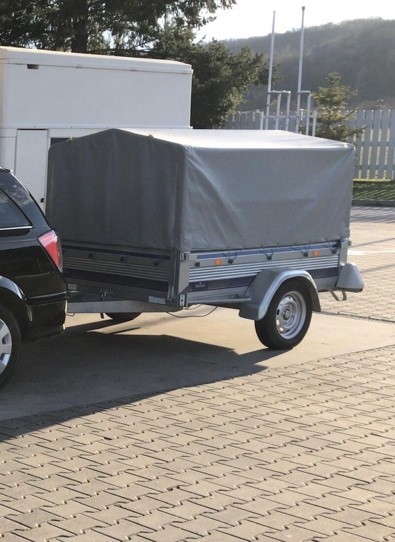 ÎNCHIRIEZ REMORCUTA 500 kg