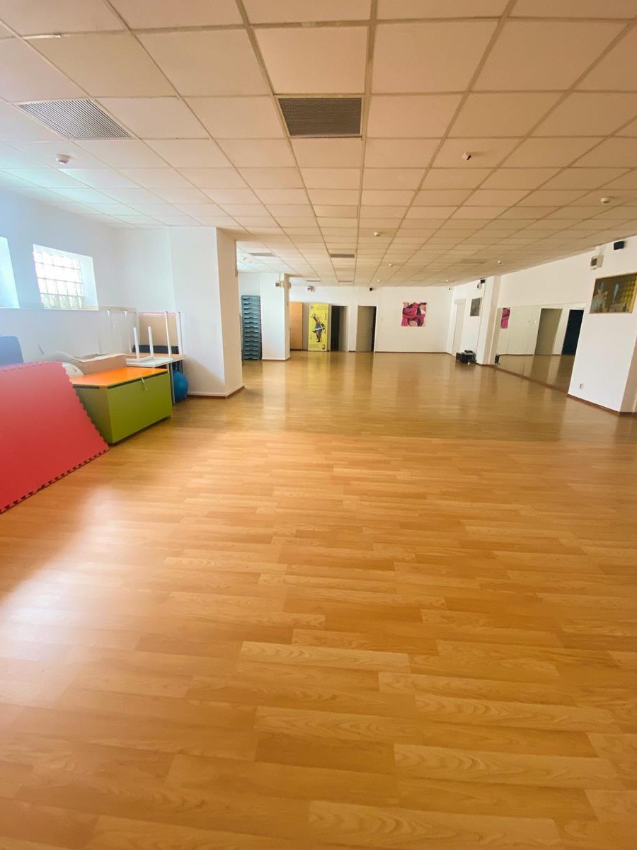 Inchiriez sala de dans, activitati sportive sau de grup