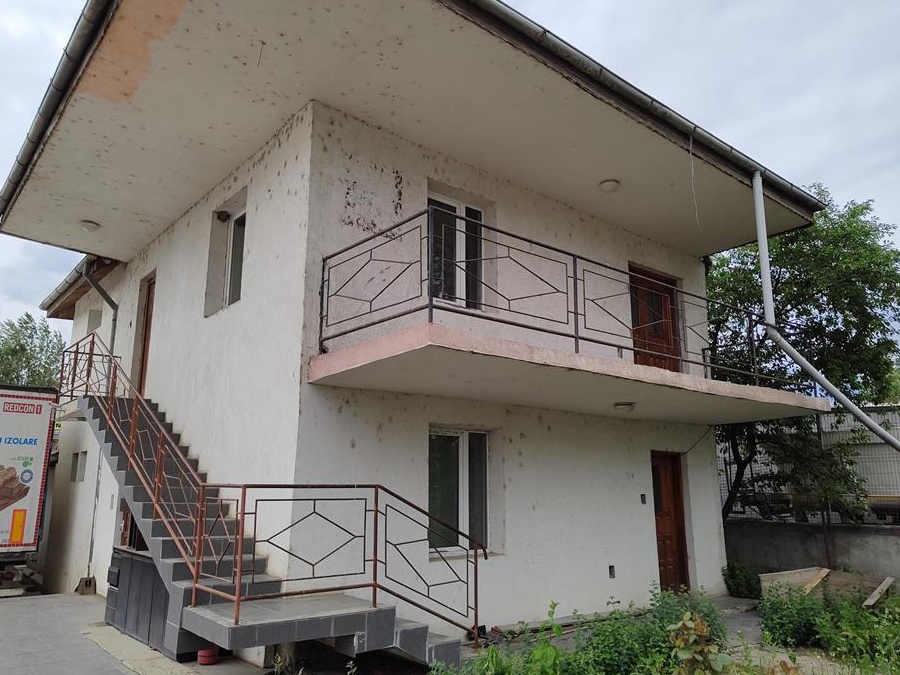 Inchiriez spatiu birouri sau de locuit cu 3 camere , 62 m.p. in zona bariera Coca Cola