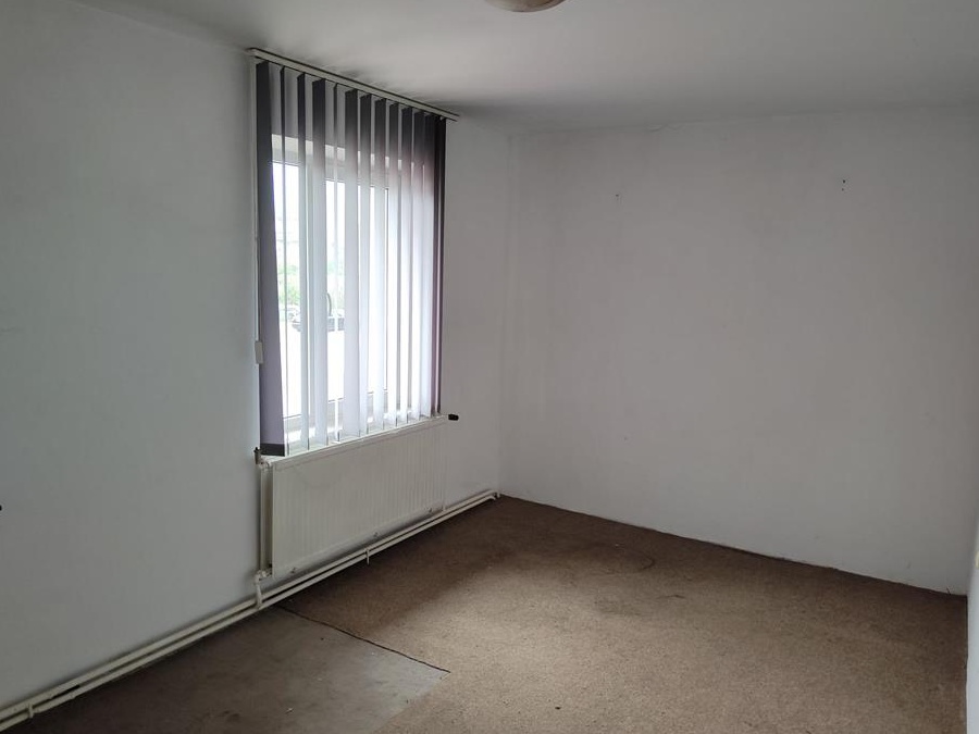 Inchiriez spatiu birouri sau de locuit cu 3 camere , 62 m.p. in zona bariera Coca Cola