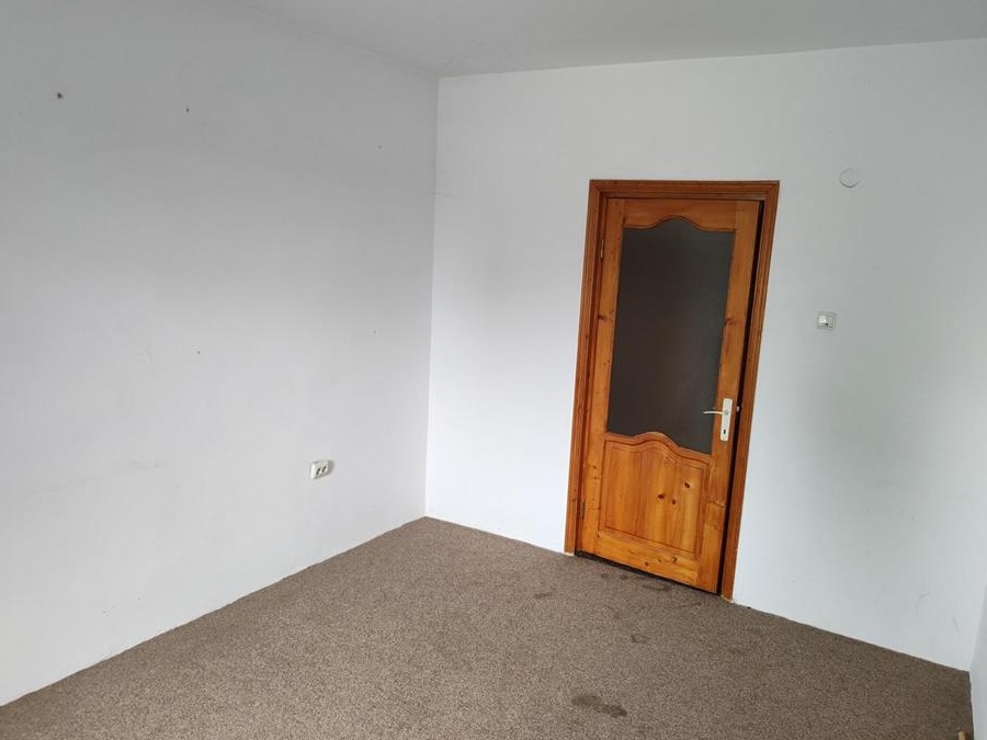 Inchiriez spatiu birouri sau de locuit cu 3 camere , 62 m.p. in zona bariera Coca Cola