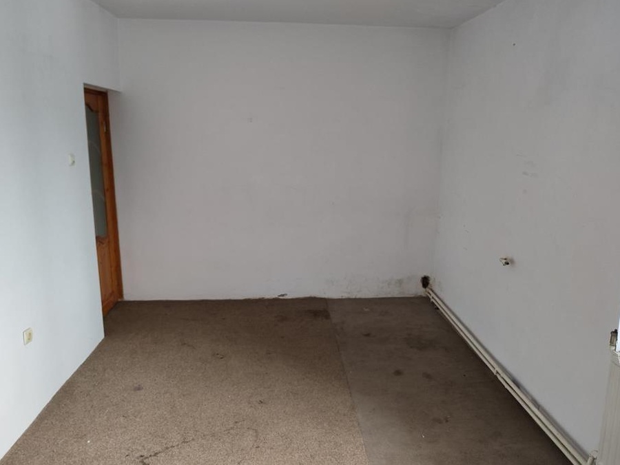 Inchiriez spatiu birouri sau de locuit cu 3 camere , 62 m.p. in zona bariera Coca Cola