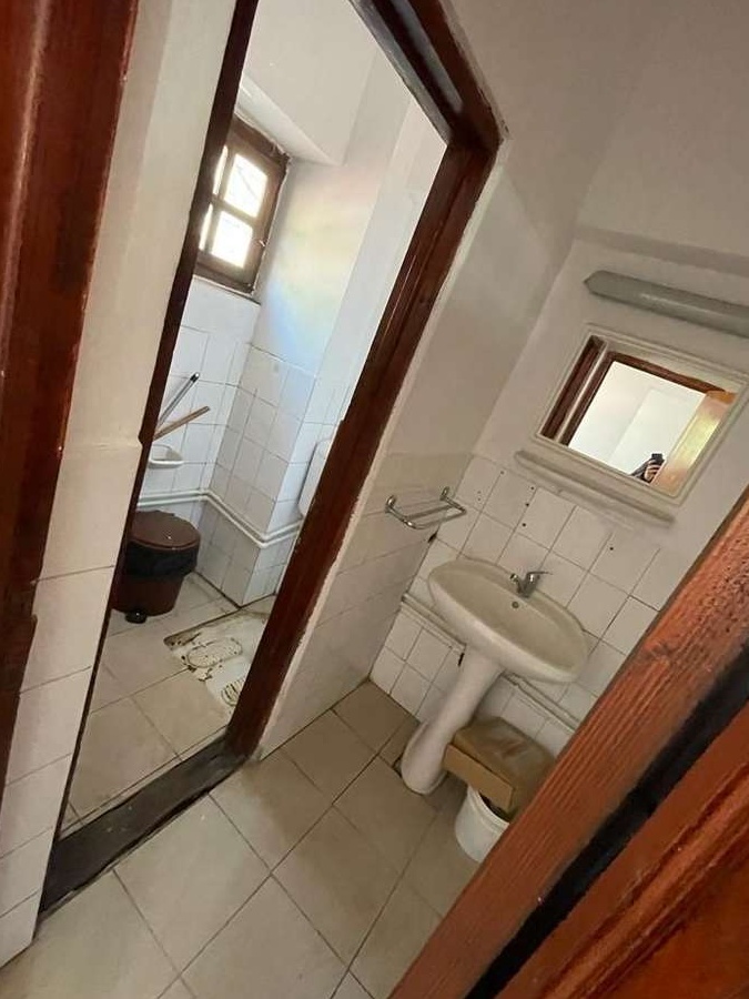 Închiriez spațiu comercial 100 mp, plus pivnița de 100 mp.