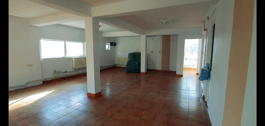 Închiriez spațiu comercial central
