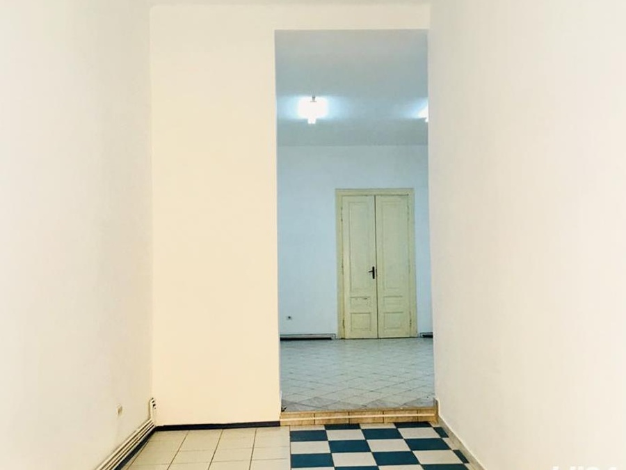 Inchiriez spatiu comercial centru ARAD