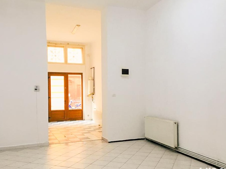 Inchiriez spatiu comercial centru ARAD