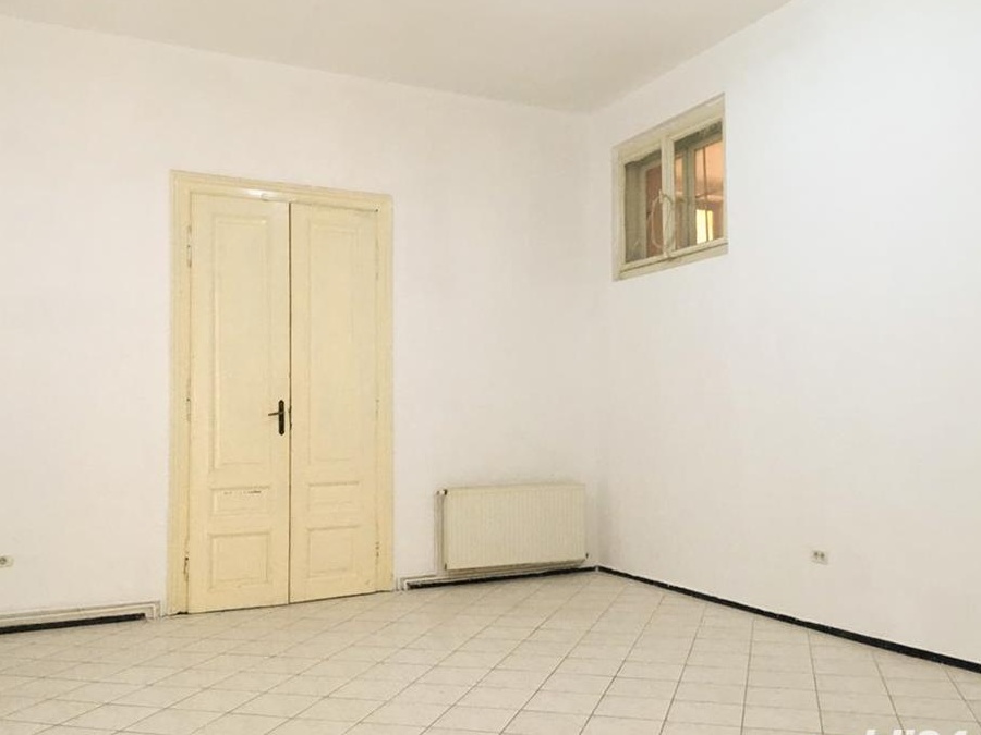 Inchiriez spatiu comercial centru ARAD