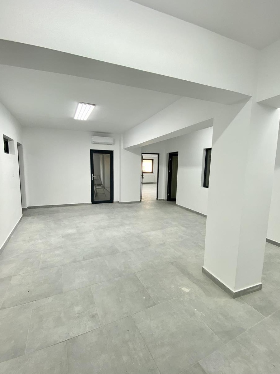 Inchiriez spatiu comercial de 150 mp