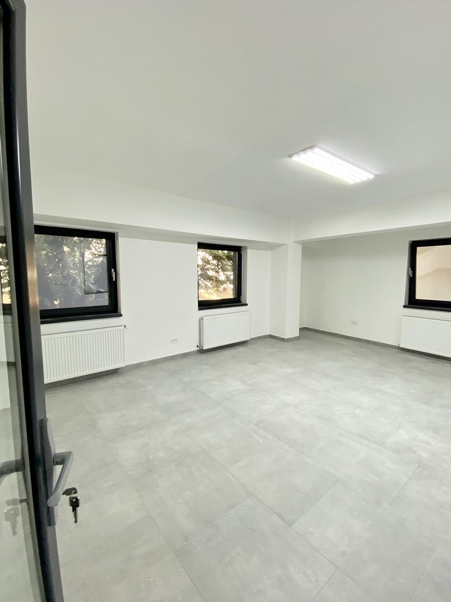 Inchiriez spatiu comercial de 150 mp