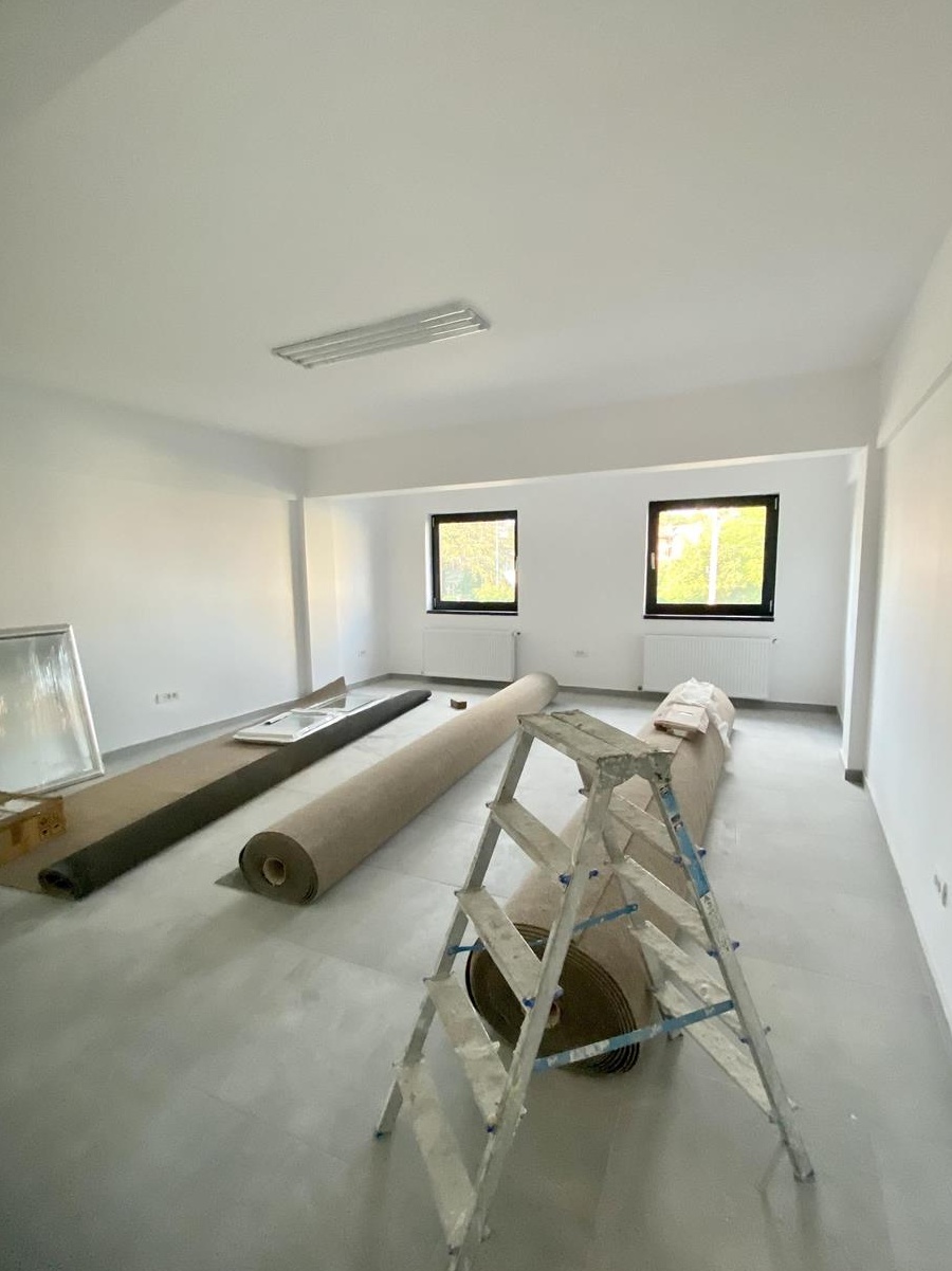 Inchiriez spatiu comercial de 150 mp