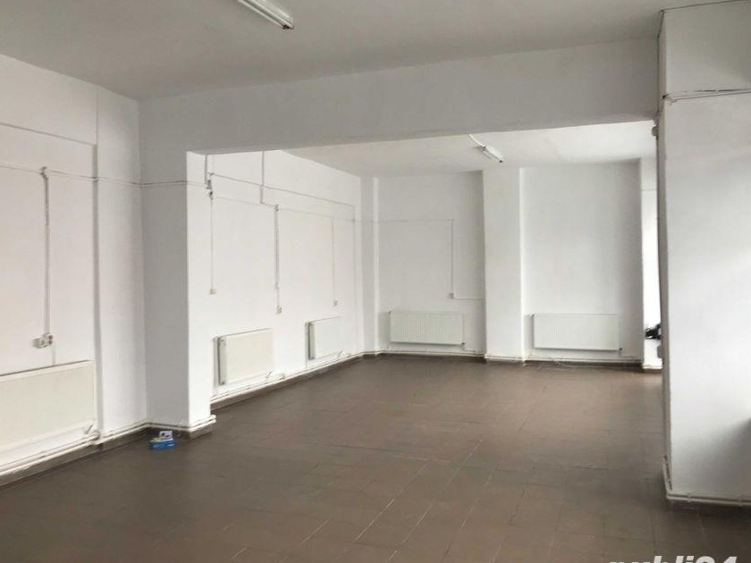 Închiriez spațiu comercial în Bârlad, str. Republicii nr. 1, ideal pentru Cabinet medical / Birouri
