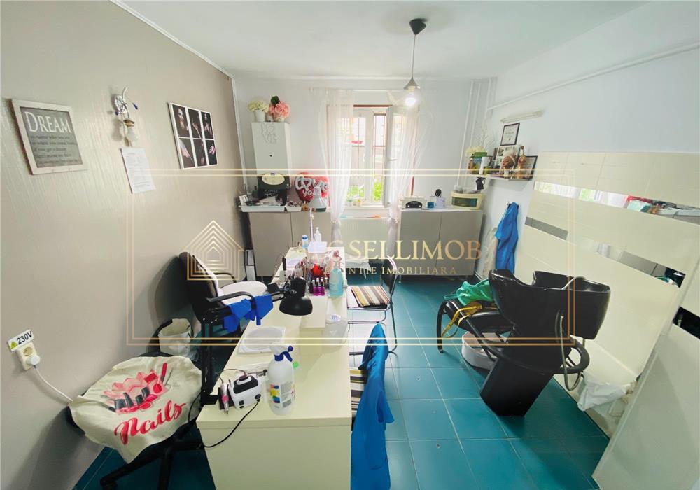Inchiriez spatiu comercial in Girocului / vad intens / coafor/magazin/cabinet