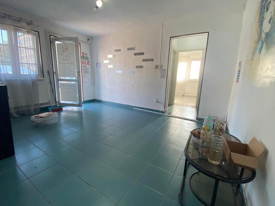 Inchiriez spatiu comercial in girocului vad intens (piata)