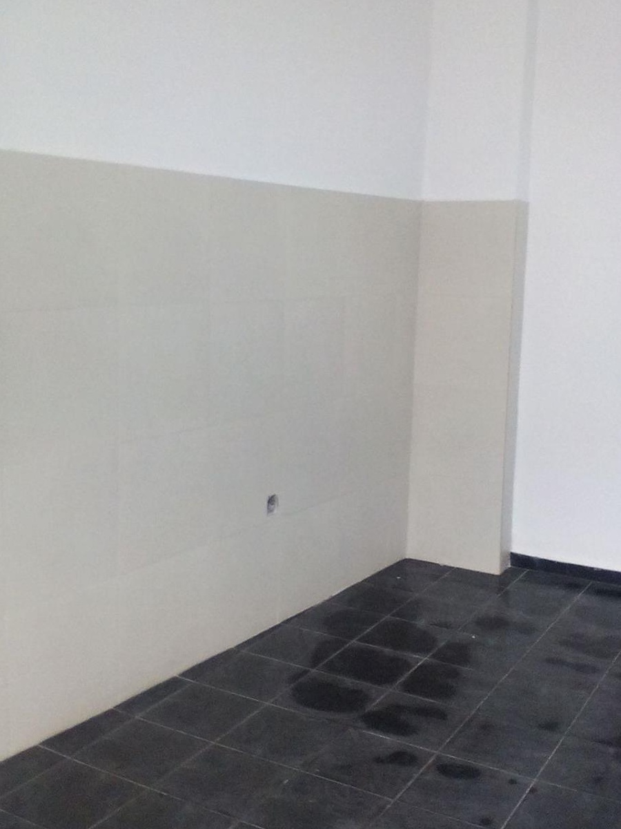 Închiriez spațiu comercial în Tecuci,str Mare, fost NVG auto