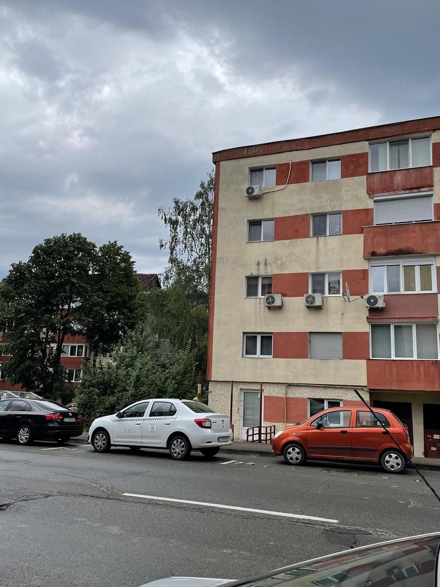 Închiriez spațiu comercial Luncă
