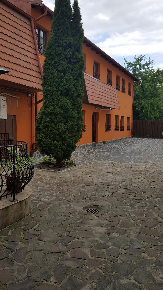 Inchiriez spatiu comercial pentru birouri sau clinica medicala