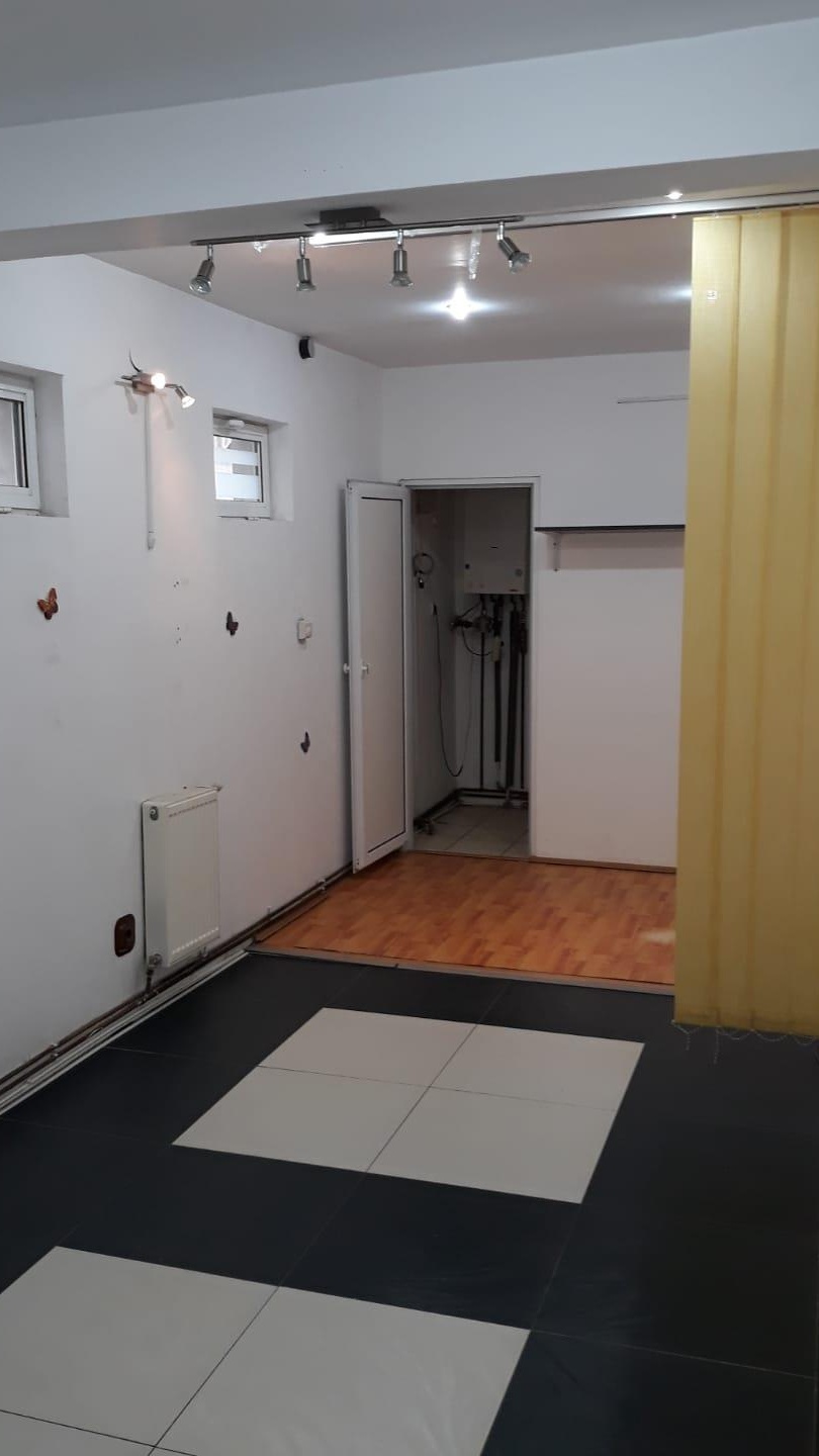 Inchiriez spatiu comercial/birou