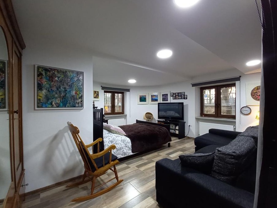 Inchiriez spatiu in vila  central Parcul Rozelor 96 mp demisol inalt 16 euro mp