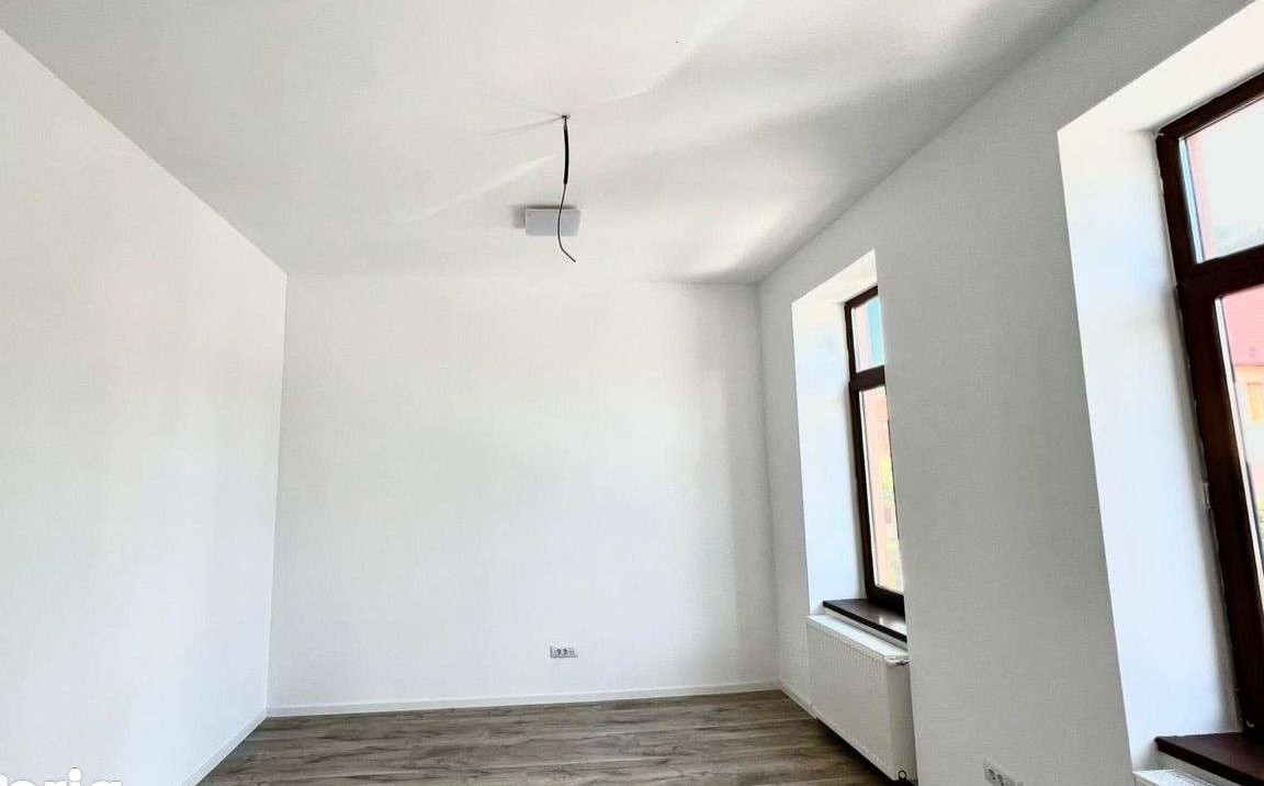 Inchiriez spatiu pe strada George Cosbuc, langa Parcul Central