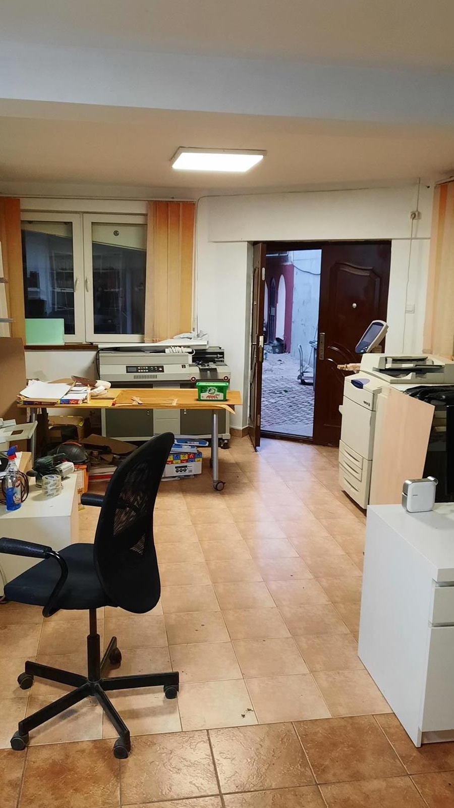Închiriez spațiu sector 2