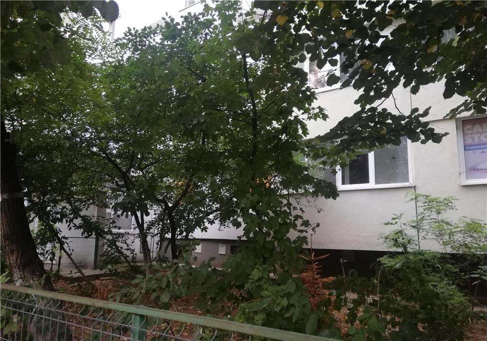 Inchiriez spatiu servicii/apartament 2 camere,  Trapezului, metrou 1 decembrie 1918, Titan
