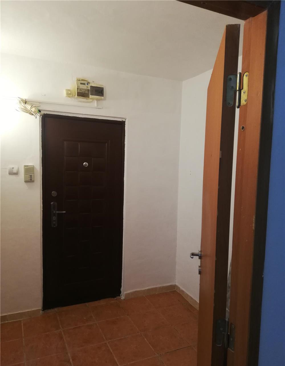 Inchiriez spatiu servicii/apartament 2 camere,  Trapezului, metrou 1 decembrie 1918, Titan