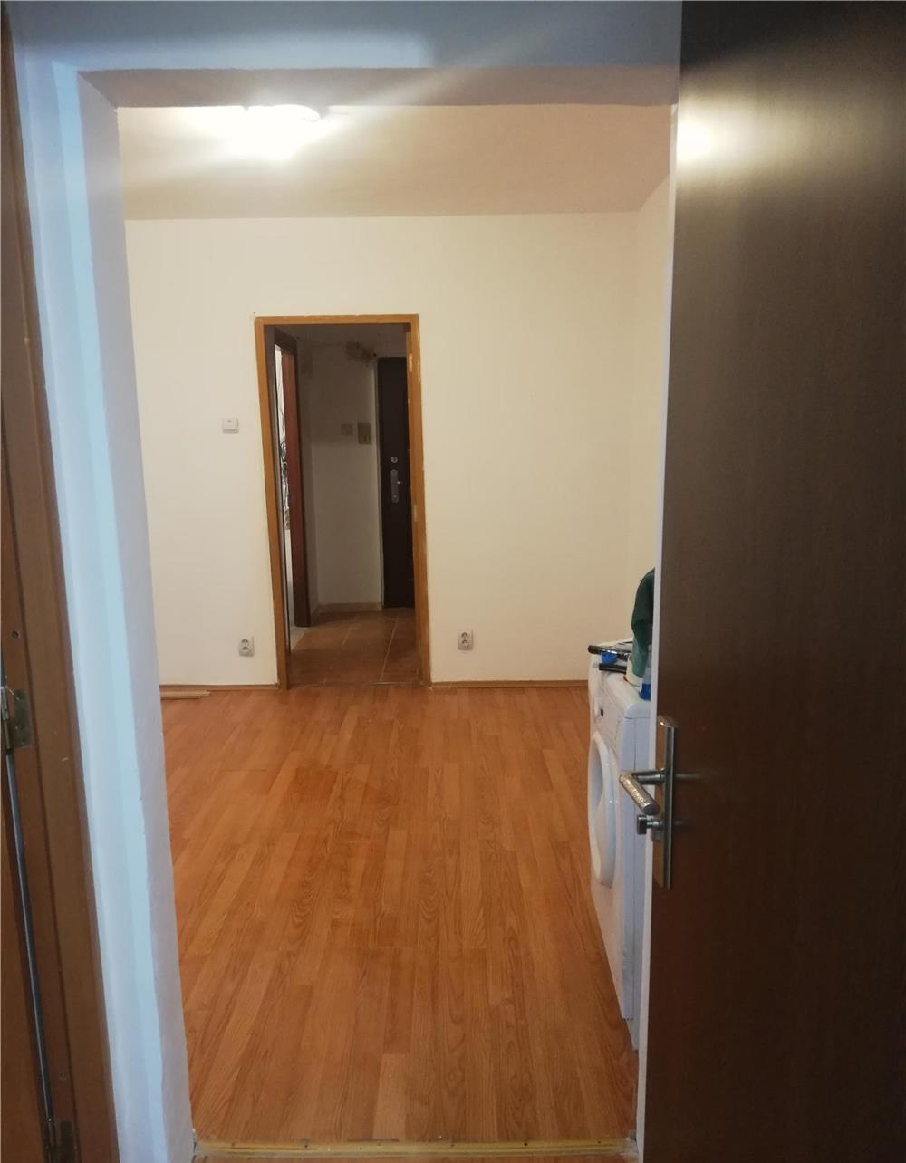 Inchiriez spatiu servicii/apartament 2 camere,  Trapezului, metrou 1 decembrie 1918, Titan
