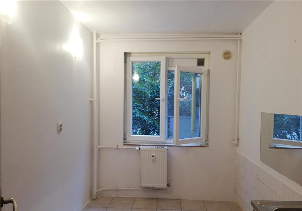 Inchiriez spatiu servicii/apartament 2 camere,  Trapezului, metrou 1 decembrie 1918, Titan