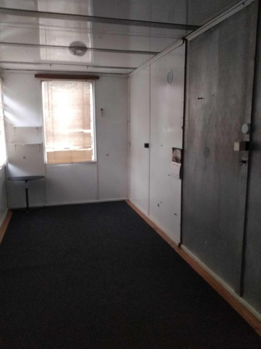 inchiriez spatu central Rm.Valcea 14 mp