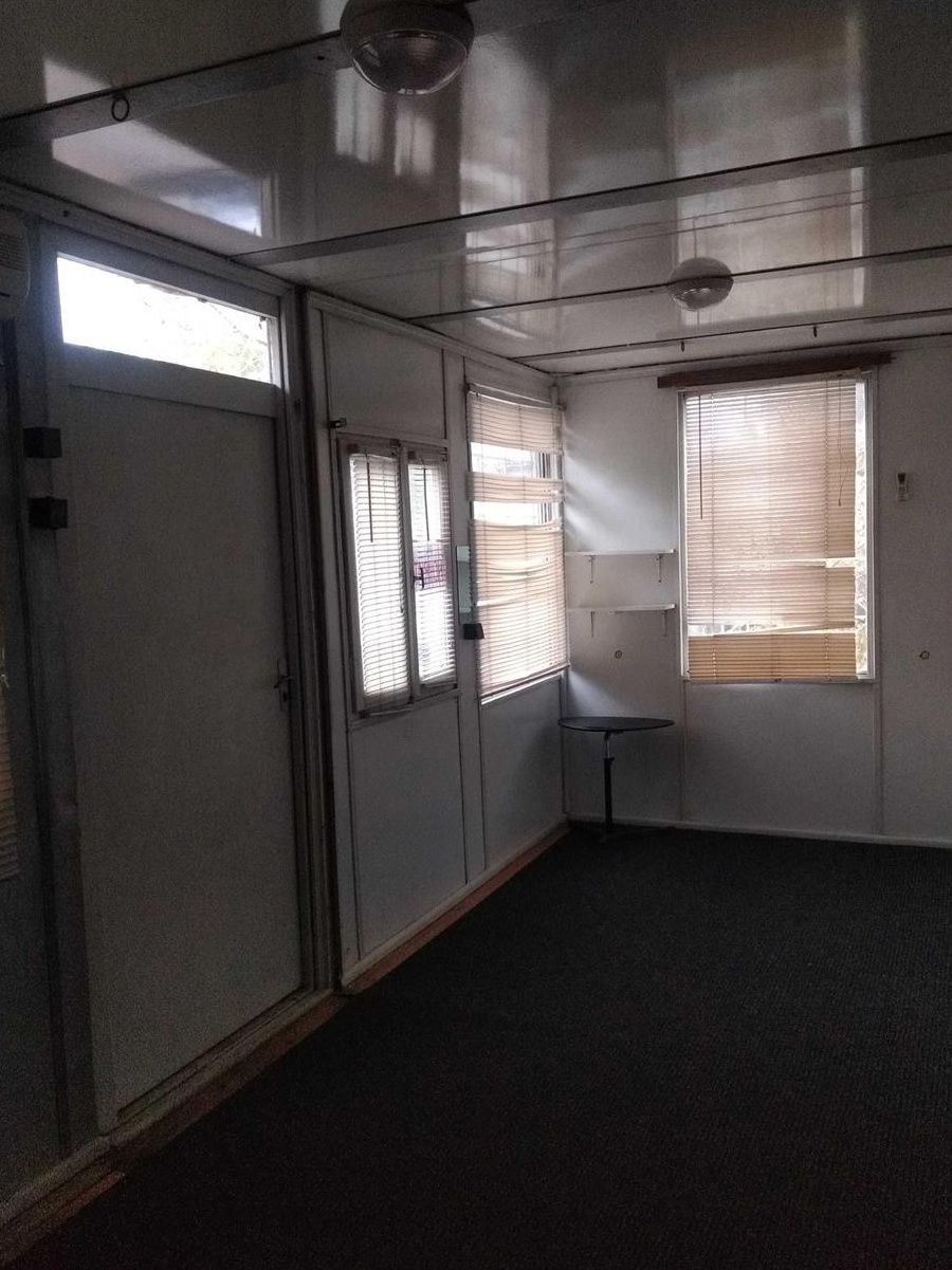 inchiriez spatu central Rm.Valcea 14 mp