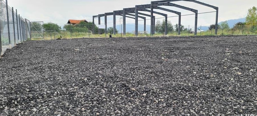 Inchiriez teren cu suprafata de 1600mp situat in Brasov