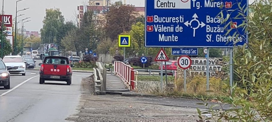 Inchiriez teren cu suprafata de 1600mp situat in Brasov