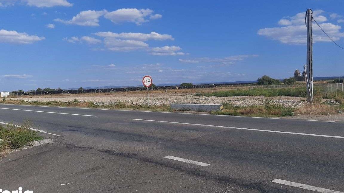 Inchiriez teren in Osorhei- 6000 mp cu acces la E60 langa Lukoil