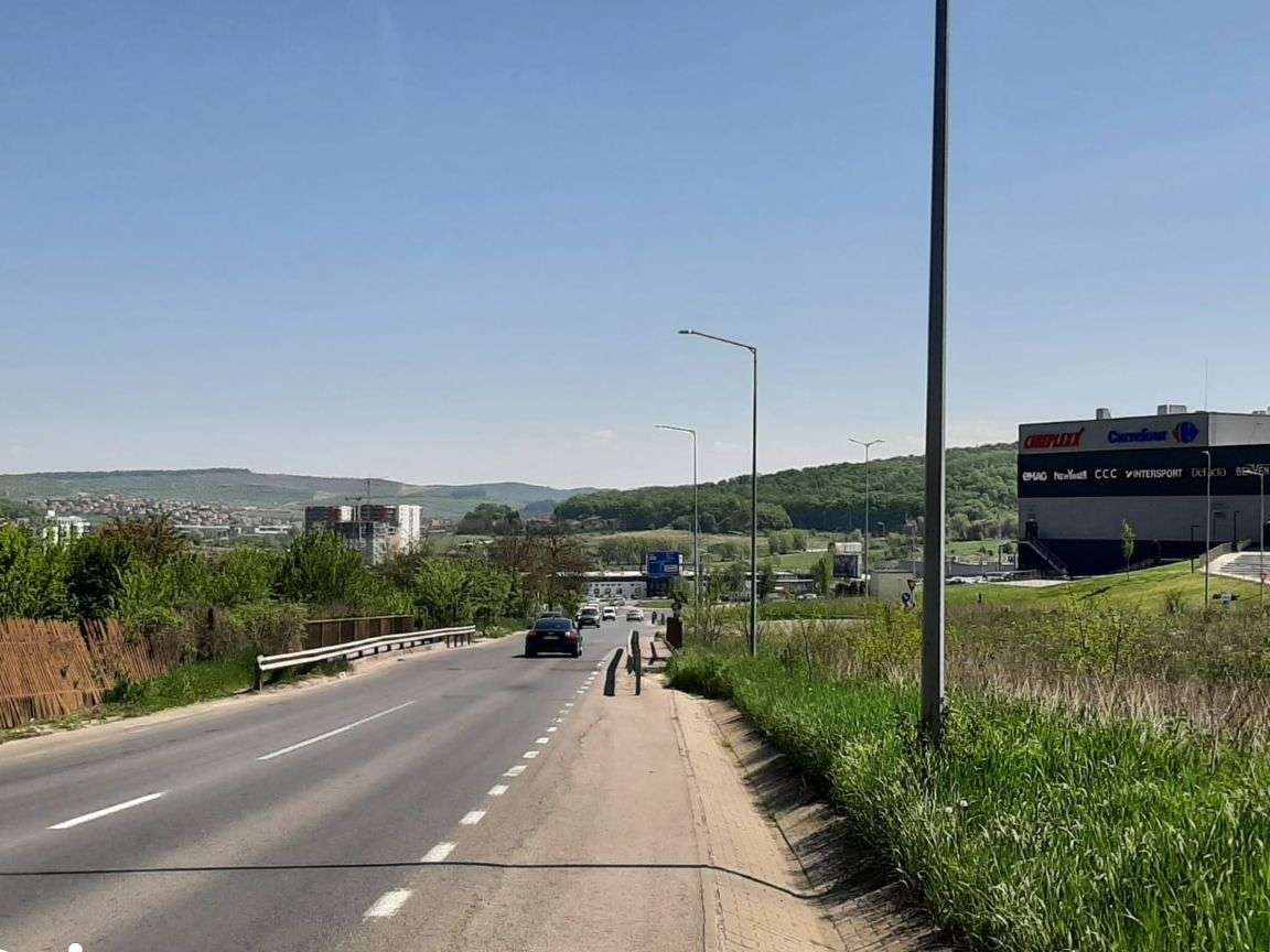 Inchiriez teren , langa City Mall, GRATIS- pentru activitati culturale