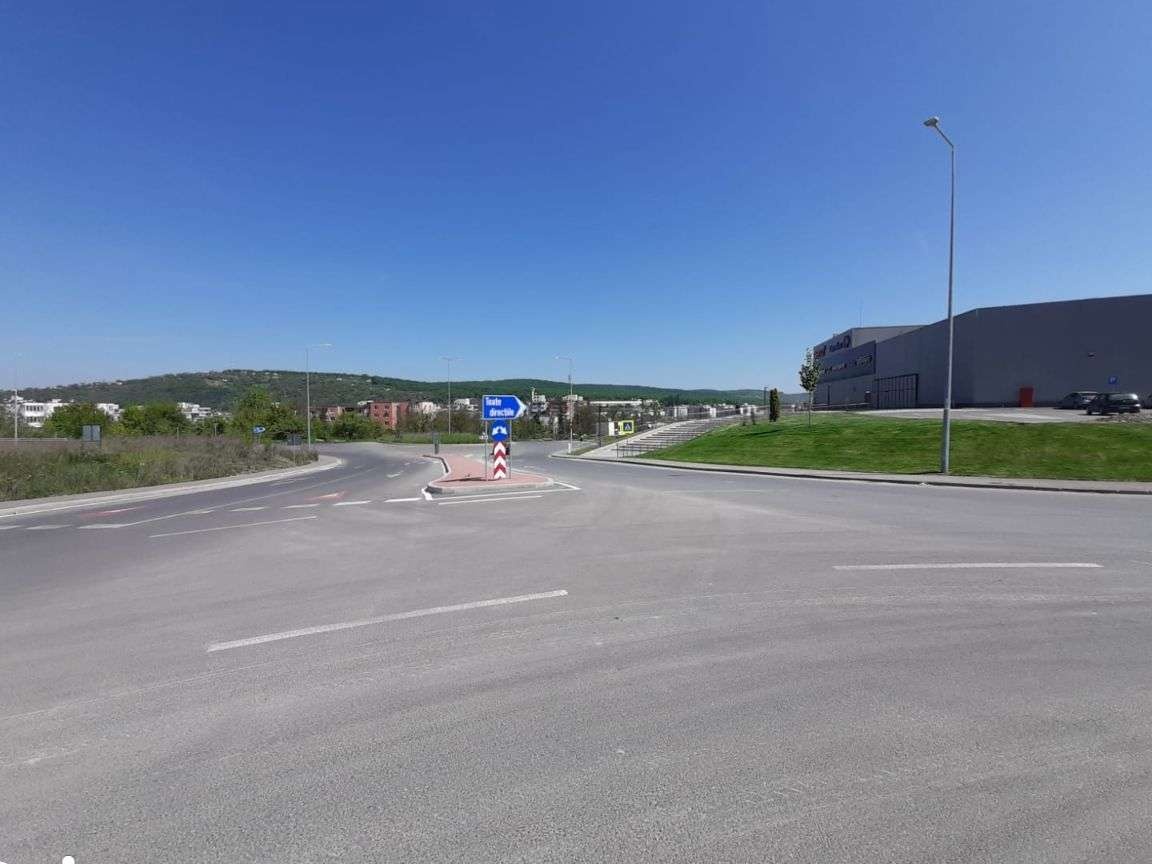 Inchiriez teren , langa City Mall, GRATIS- pentru activitati culturale
