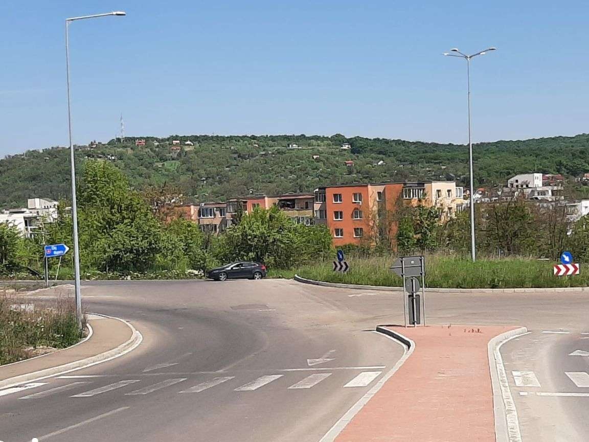 Inchiriez teren , langa City Mall, GRATIS- pentru activitati culturale