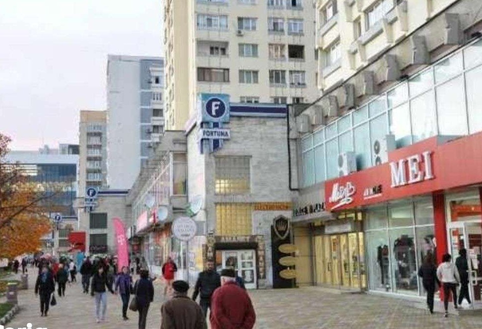 Inchiriez /Vand spatiu comercial centru complex Fortuna parter -Pitest
