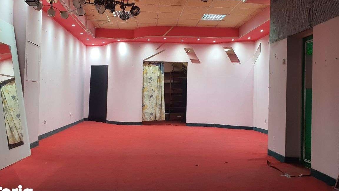 Inchiriez /Vand spatiu comercial centru complex Fortuna parter -Pitest