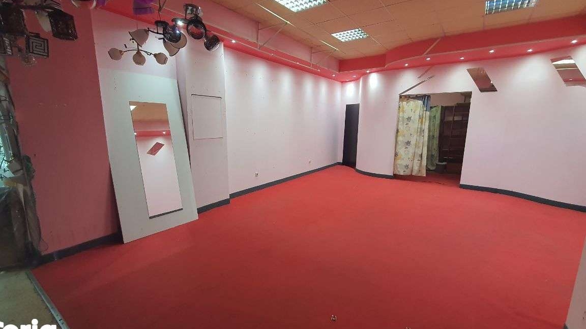 Inchiriez /Vand spatiu comercial centru complex Fortuna parter -Pitest
