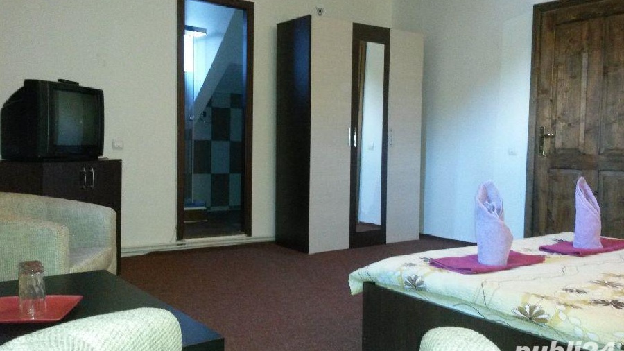inchiriez vila 9camere in statiune Bușteni