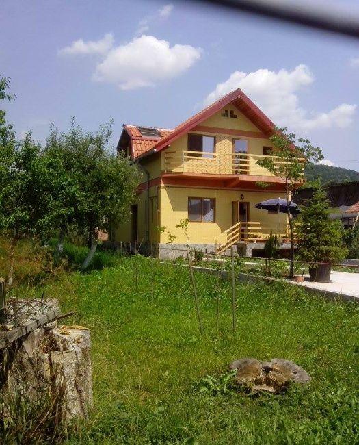 Inchiriez vila deosebita PUCIOASA - disponibil 1 iunie