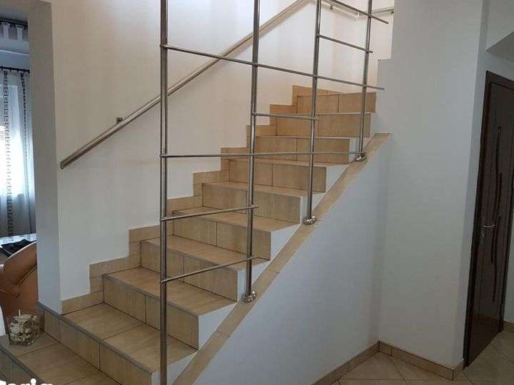 Inchiriez vila in Lazu - S+P+1+M, suprafata utila 240 mp -  1000 euro