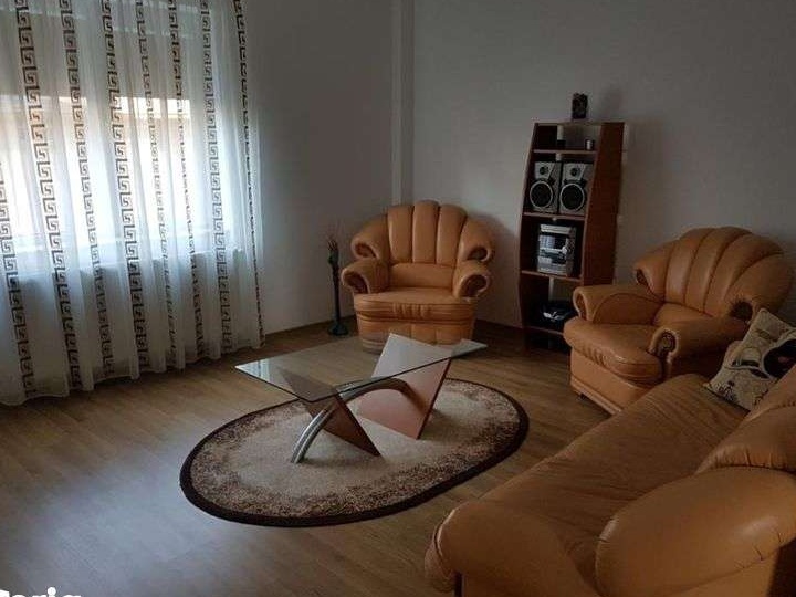 Inchiriez vila in Lazu - S+P+1+M, suprafata utila 240 mp -  1000 euro
