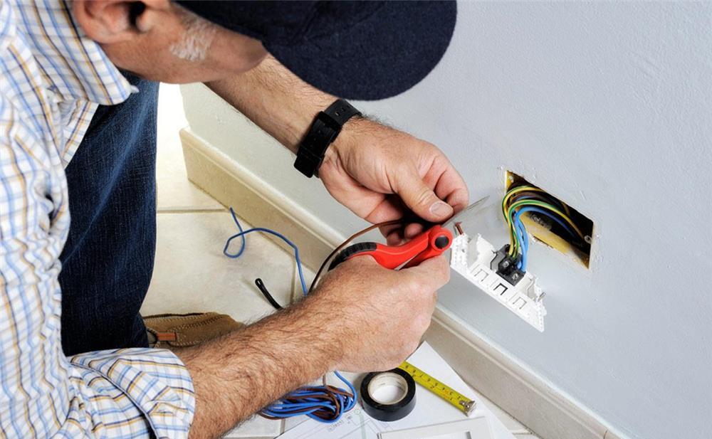 Instalare si mentenanta instalatii electrice, IT si de supraveghere
