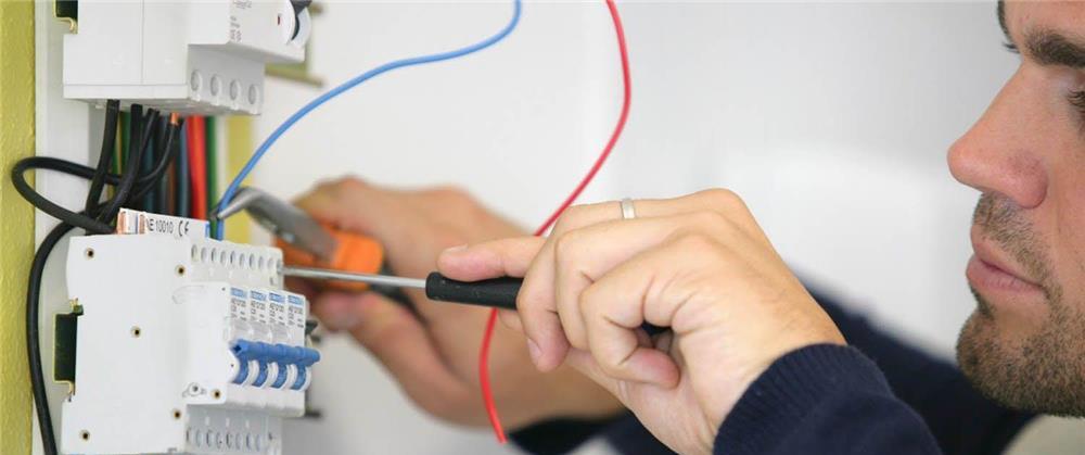Instalare si mentenanta instalatii electrice, IT si de supraveghere