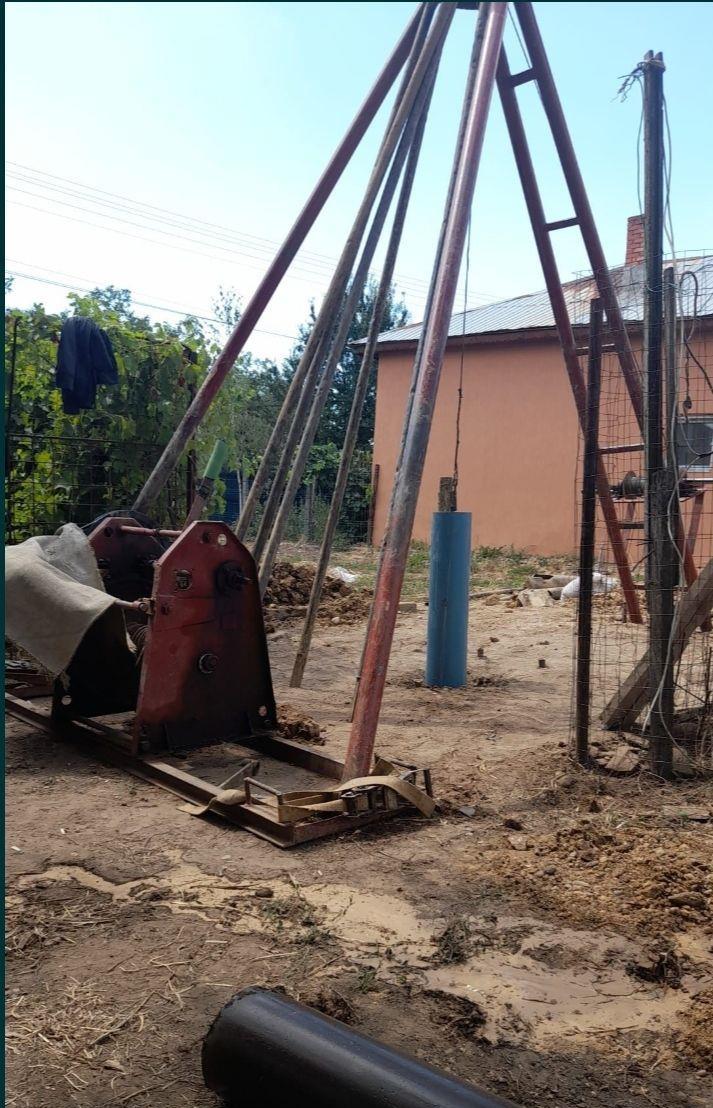 instalatie foraj puțuri  manual.