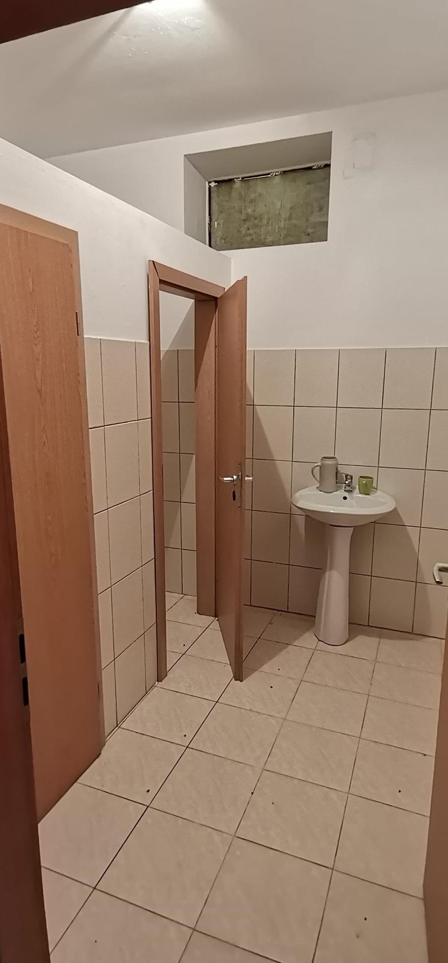 Investiție, pensiune cu 11 camere de hotel+restaurant în zona industriala Giarmata