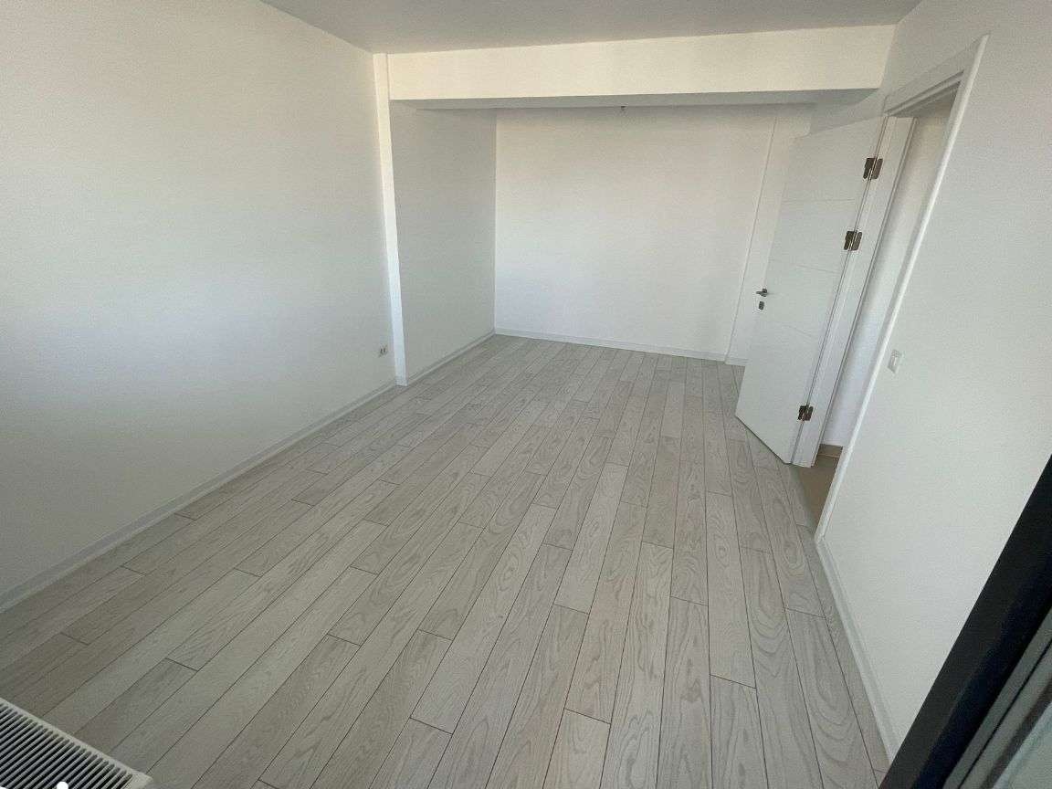 Investitie sigura! Balcon tip terasa! Fara comision! Parcare!